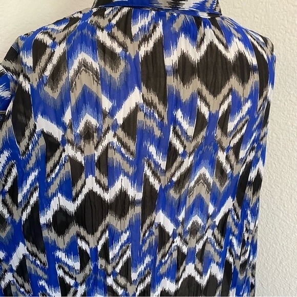 Lane Bryant Blue Black Sheer Lightweight Chevron Button Long Slv Flowy SZ 22/24 - Picture 5 of 10